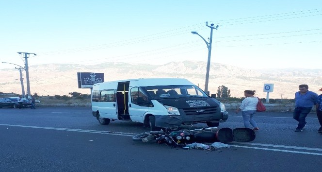 Giresun’da motosiklet ile minibüs çarpıştı: 2 yaralı