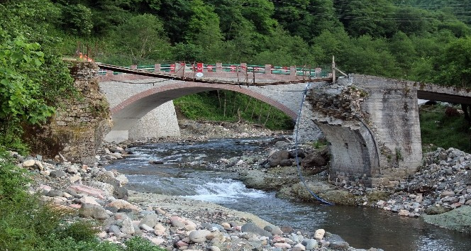 Yıkılan tarihi kemer köprünün yerine yeni  köprü